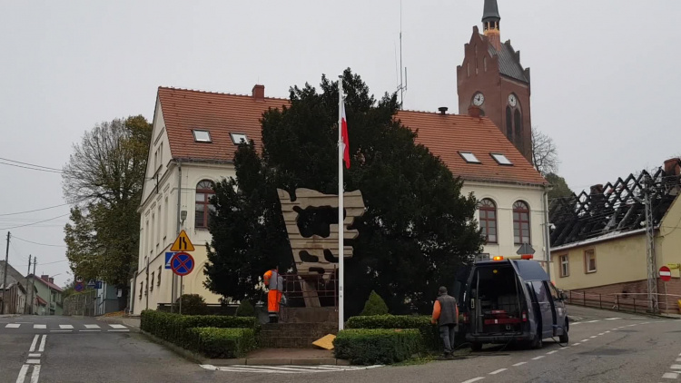 pomnik_krzyzy_grunwaldu_zmiana_cedynia_10112020.mp4