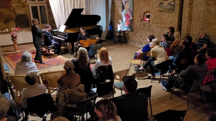 koncert-1-sala-u-kinala-24092022.mp4