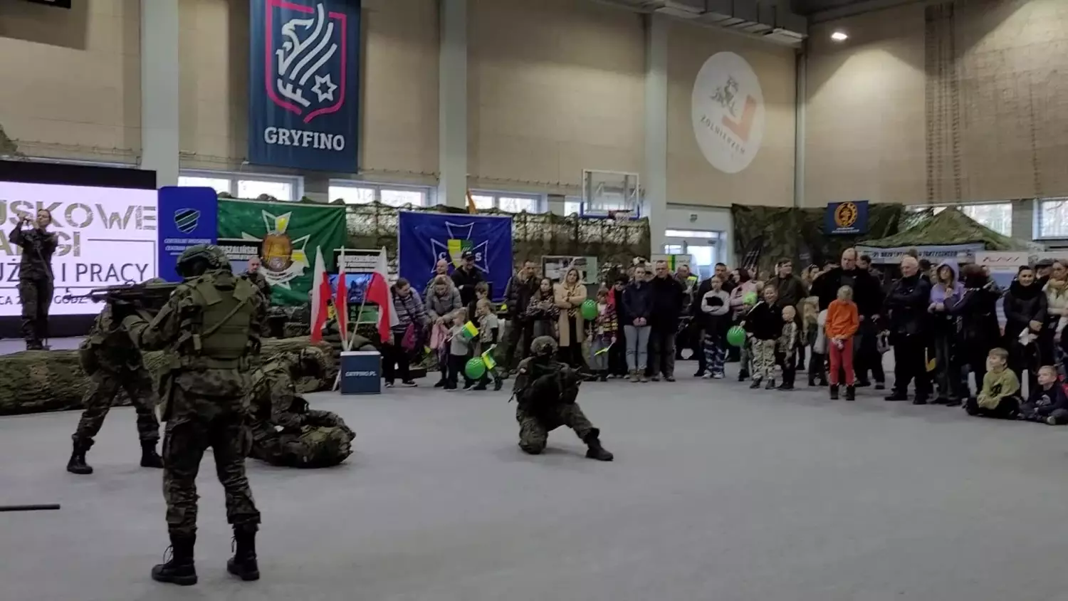 pokazy-sprawnosciowe-wojska-w-hali-gryfino-18032023.mp4