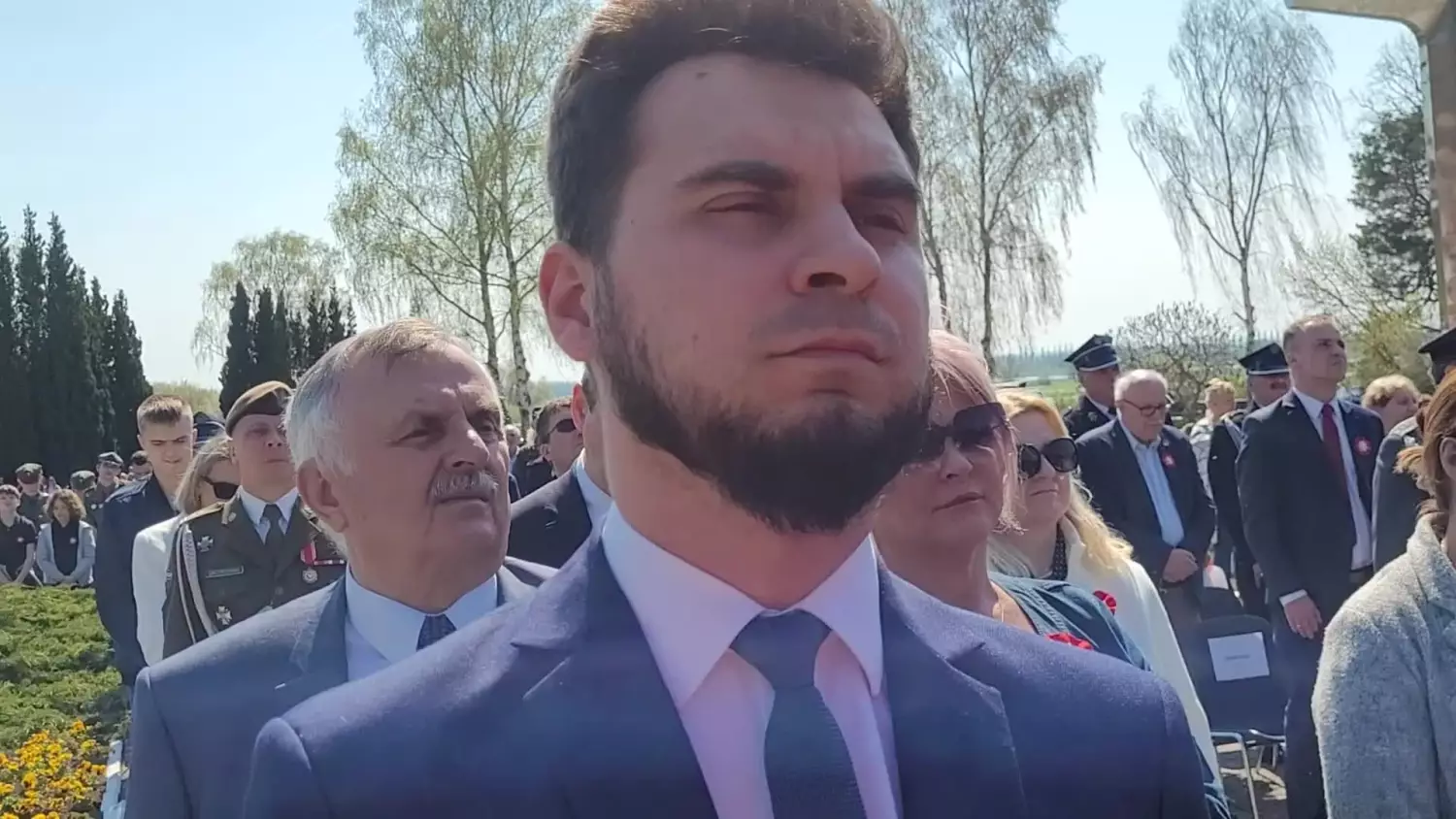 apel-poleglych-i-salwa-honorowa-78-rocznica-forsowania-odry.mp4