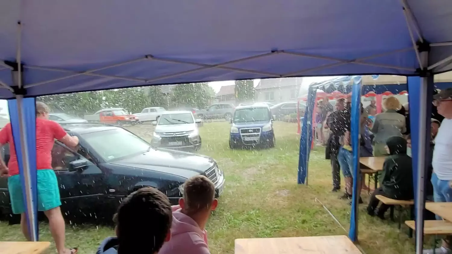 grad-na-motopikniku-w-dlusku-gryfinskim-17062023.mp4