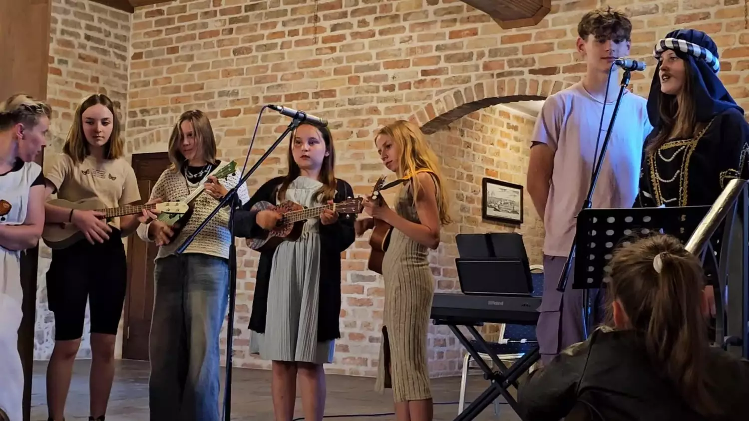 koncert-z-muzyka-dawna-i-ukulele-1-klasztor-cedynia-04062024.mp4