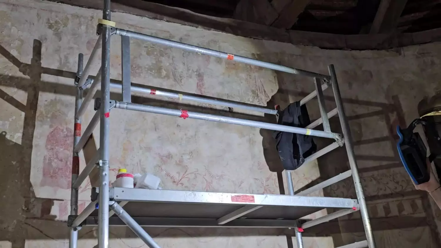 metno-male-sredniowieczne-malowidla-w-kosciele-21082024.mp4