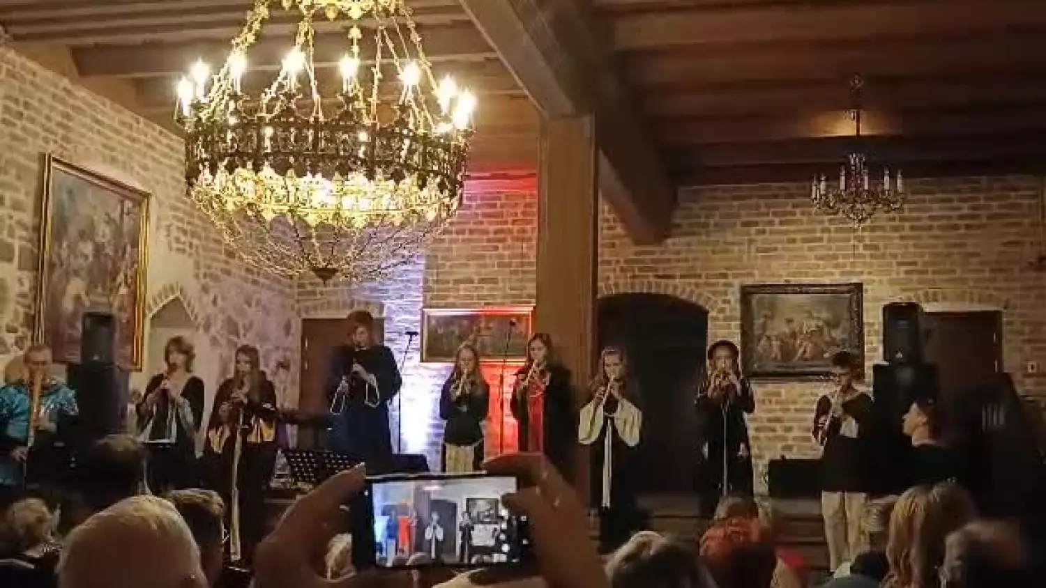 b5498cb1-7cb4-4fee-9a51-b14b6fc1a8df.mp4