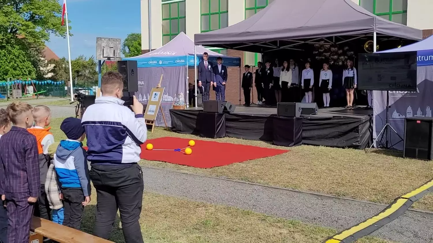 odspiewanie-hymnu-sp-w-nawodnej-08052025.mp4